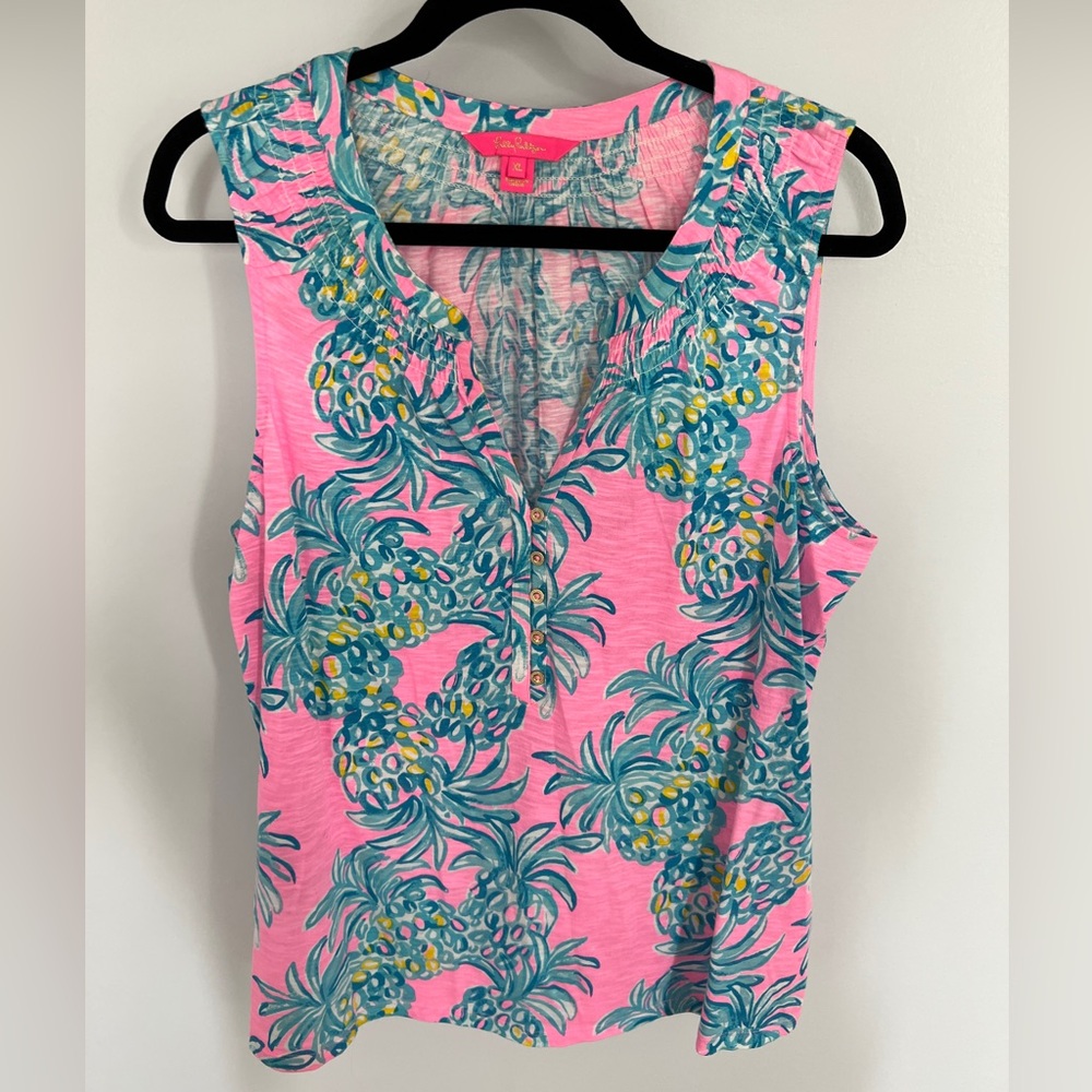 EUC Lilly Pulitzer XL Essie top in unknown pattern
